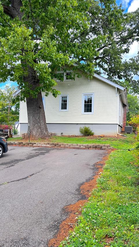 Tiny photo for 415 Oakridge Boulevard, Lynchburg, VA 24502 (MLS # 366276)