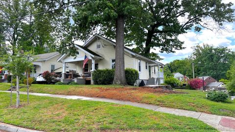 Tiny photo for 415 Oakridge Boulevard, Lynchburg, VA 24502 (MLS # 366276)