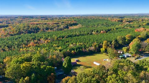 Tiny photo for 2213 Rabat Road, Nathalie, VA 24577 (MLS # 363888)