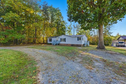 Tiny photo for 2213 Rabat Road, Nathalie, VA 24577 (MLS # 363888)