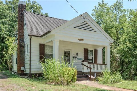 Photo of 211 Warren Ave Ave, Lynchburg, VA 24501 (MLS # 361696)
