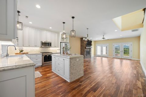 Tiny photo for 1106 Grandset Drive Dr, Forest, VA 24551 (MLS # 366667)