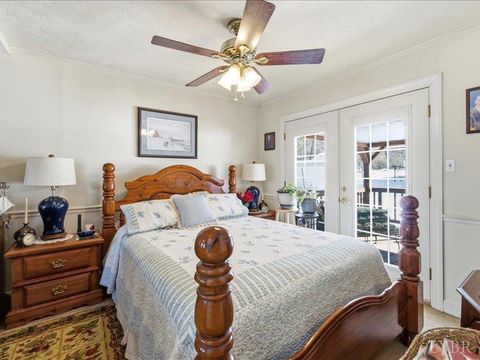 Tiny photo for 724 Spring Street, Hurt, VA 24563 (MLS # 364384)