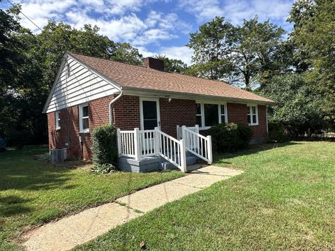 Tiny photo for 230 GROVE Avenue, Lynchburg, VA 24502 (MLS # 362325)