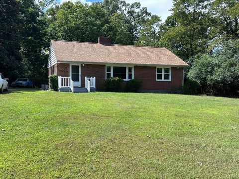 Photo of 230 GROVE Avenue, Lynchburg, VA 24502 (MLS # 362325) Photo of 230 GROVE Avenue, Lynchburg, VA 24502 (MLS # 362325)