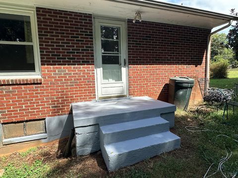 Tiny photo for 230 GROVE Avenue, Lynchburg, VA 24502 (MLS # 362325)