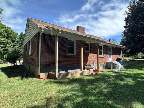 Tiny photo for 230 GROVE Avenue, Lynchburg, VA 24502 (MLS # 362325)