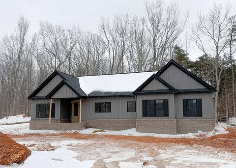 Photo of 2 Acorn Drive, Appomattox, VA 24522 (MLS # 364431)