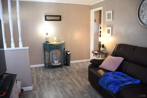 Tiny photo for 818 Oak Street, Bedford, VA 24523 (MLS # 363783)