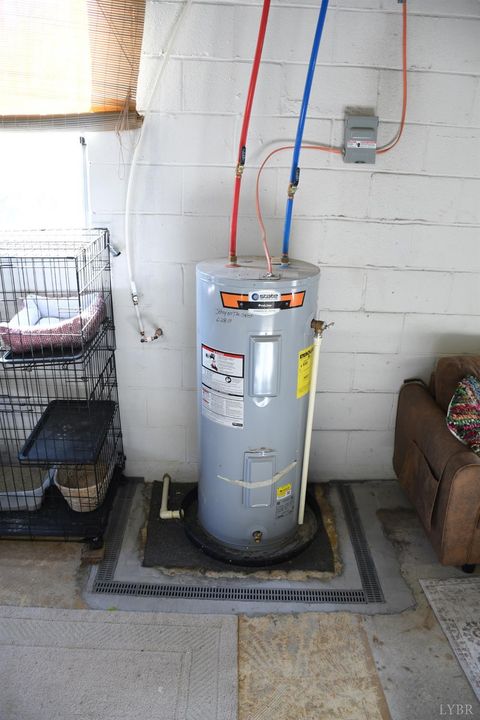 Tiny photo for 818 Oak Street, Bedford, VA 24523 (MLS # 363783)