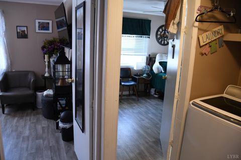 Tiny photo for 818 Oak Street, Bedford, VA 24523 (MLS # 363783)