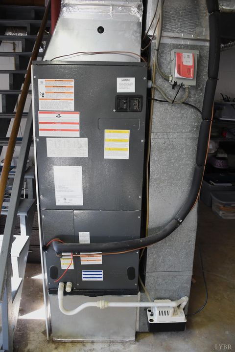 Tiny photo for 818 Oak Street, Bedford, VA 24523 (MLS # 363783)