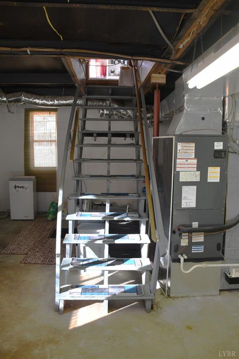 Tiny photo for 818 Oak Street, Bedford, VA 24523 (MLS # 363783)