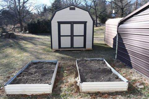 Tiny photo for 818 Oak Street, Bedford, VA 24523 (MLS # 363783)