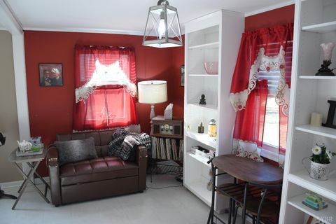 Tiny photo for 818 Oak Street, Bedford, VA 24523 (MLS # 363783)