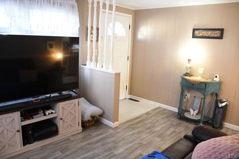 Tiny photo for 818 Oak Street, Bedford, VA 24523 (MLS # 363783)