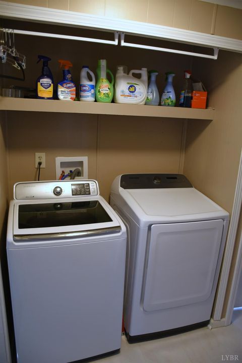 Tiny photo for 818 Oak Street, Bedford, VA 24523 (MLS # 363783)