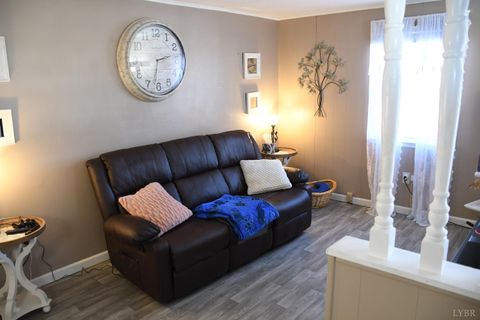 Tiny photo for 818 Oak Street, Bedford, VA 24523 (MLS # 363783)