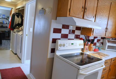 Tiny photo for 818 Oak Street, Bedford, VA 24523 (MLS # 363783)