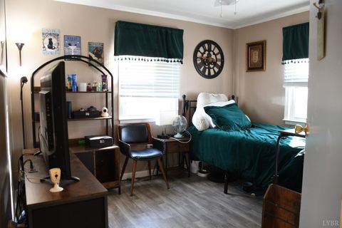 Tiny photo for 818 Oak Street, Bedford, VA 24523 (MLS # 363783)