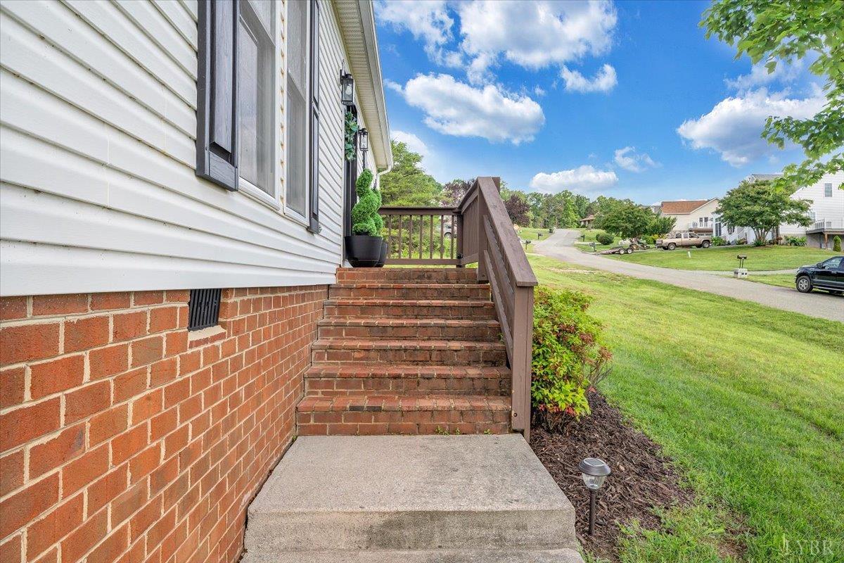 1028 Park Mountain Terrace, Huddleston, Virginia image 3