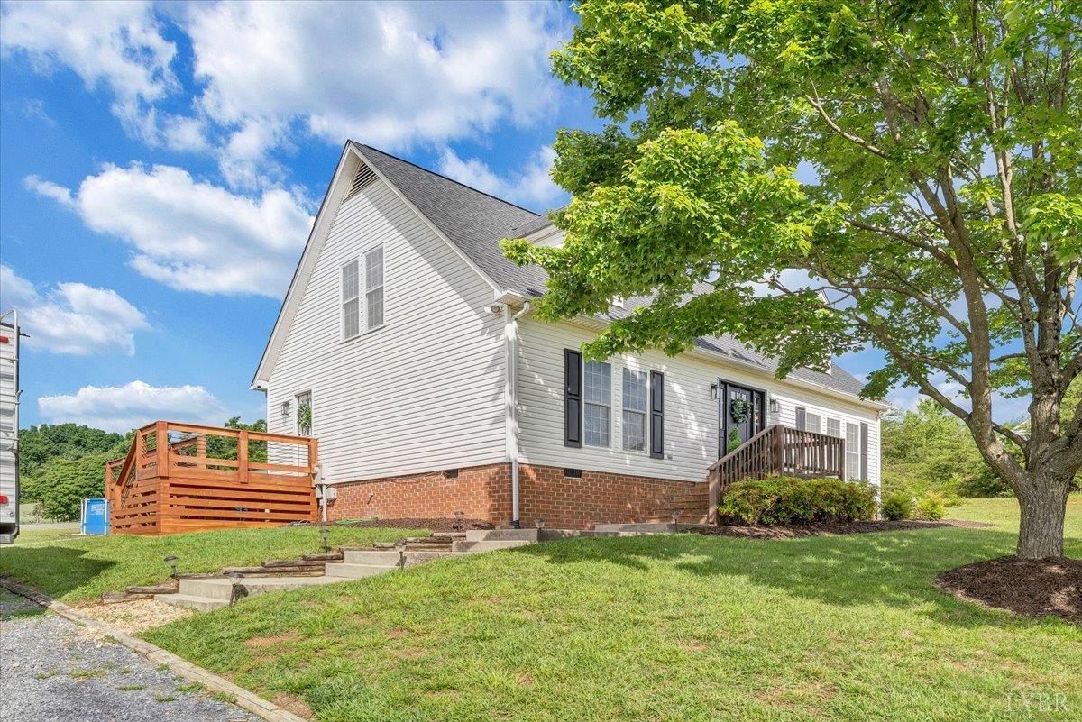 1028 Park Mountain Terrace, Huddleston, Virginia image 2