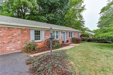 Tiny photo for 308 Robin Drive, Lynchburg, VA 24502 (MLS # 366428)