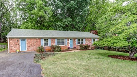 Photo of 308 Robin Drive, Lynchburg, VA 24502 (MLS # 366428)