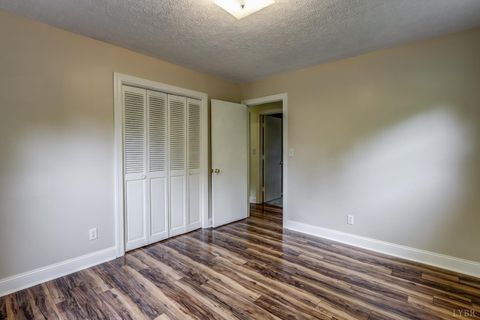 Tiny photo for 308 Robin Drive, Lynchburg, VA 24502 (MLS # 366428)