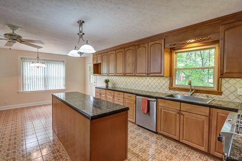 Tiny photo for 308 Robin Drive, Lynchburg, VA 24502 (MLS # 366428)