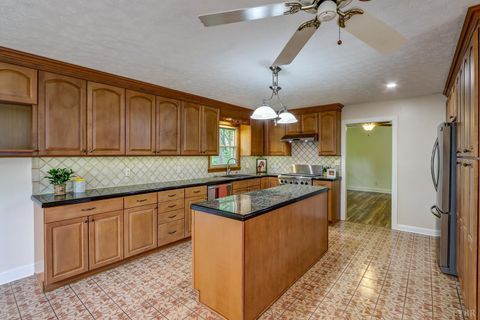Tiny photo for 308 Robin Drive, Lynchburg, VA 24502 (MLS # 366428)