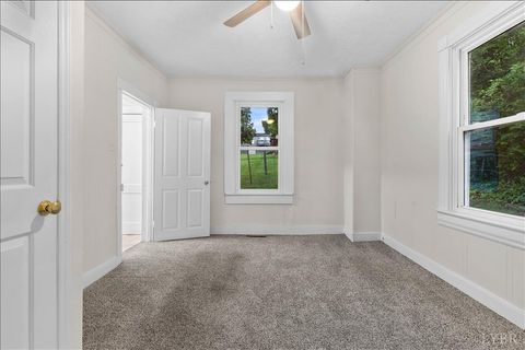 Tiny photo for 33 Garland St, Danville, VA 24541 (MLS # 363902)