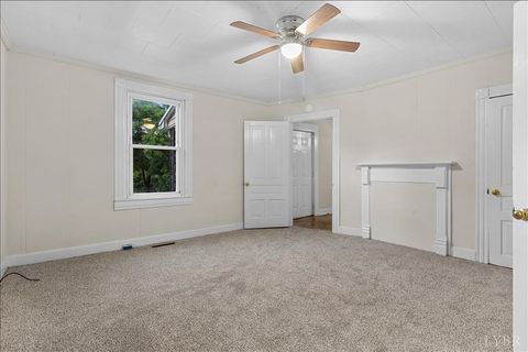 Tiny photo for 33 Garland St, Danville, VA 24541 (MLS # 363902)
