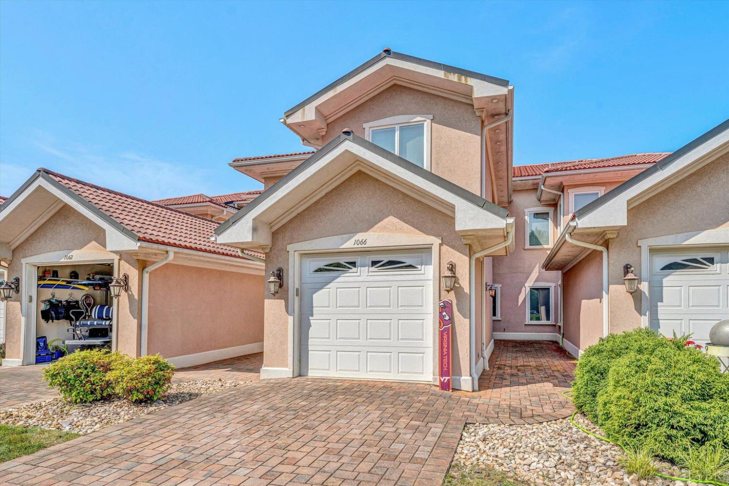 1066 Siesta Key Court, Moneta, Virginia image 2