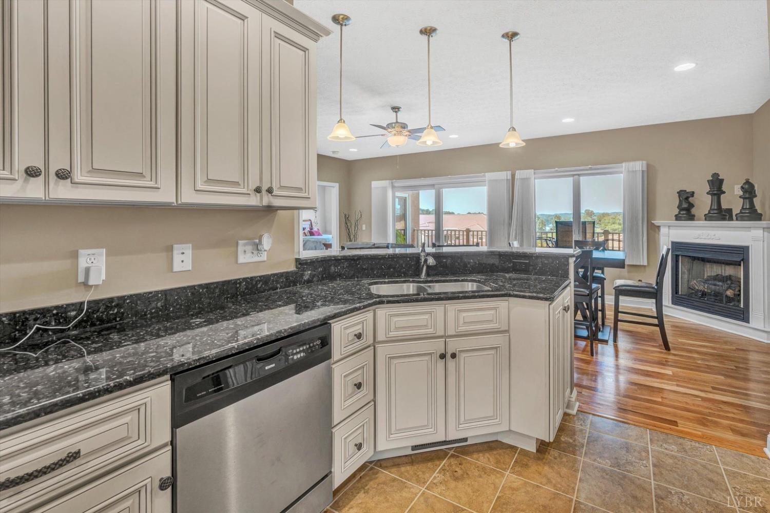 1066 Siesta Key Court, Moneta, Virginia image 7
