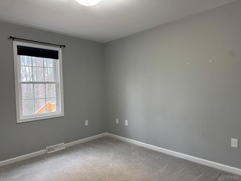 Tiny photo for 510 Oakleigh Avenue, Appomattox, VA 24522 (MLS # 364512)