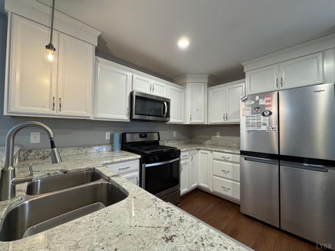 Tiny photo for 510 Oakleigh Avenue, Appomattox, VA 24522 (MLS # 364512)