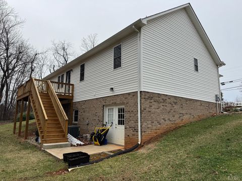 Tiny photo for 510 Oakleigh Avenue, Appomattox, VA 24522 (MLS # 364512)