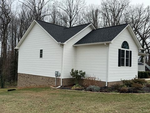 Tiny photo for 510 Oakleigh Avenue, Appomattox, VA 24522 (MLS # 364512)