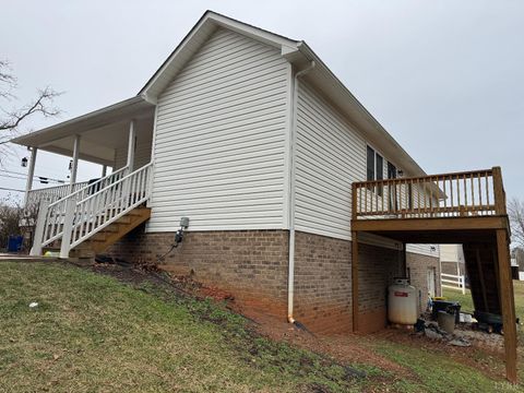 Tiny photo for 510 Oakleigh Avenue, Appomattox, VA 24522 (MLS # 364512)