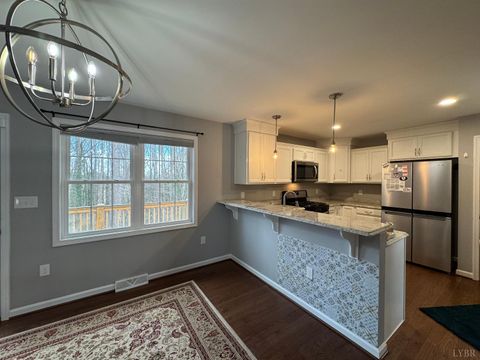 Tiny photo for 510 Oakleigh Avenue, Appomattox, VA 24522 (MLS # 364512)