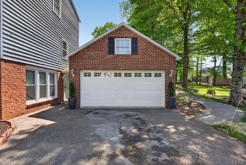 Tiny photo for 1002 Oxford Point Road, Lynchburg, VA 24502 (MLS # 365513)