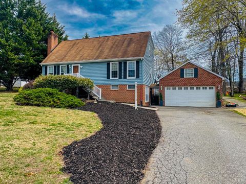 Tiny photo for 1002 Oxford Point Road, Lynchburg, VA 24502 (MLS # 365513)