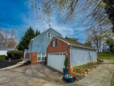 Tiny photo for 1002 Oxford Point Road, Lynchburg, VA 24502 (MLS # 365513)