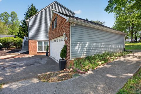 Tiny photo for 1002 Oxford Point Road, Lynchburg, VA 24502 (MLS # 365513)