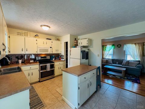 Tiny photo for 1002 Oxford Point Road, Lynchburg, VA 24502 (MLS # 365513)