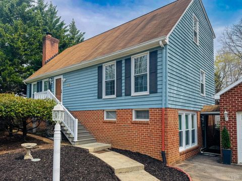 Tiny photo for 1002 Oxford Point Road, Lynchburg, VA 24502 (MLS # 365513)