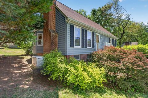 Tiny photo for 1002 Oxford Point Road, Lynchburg, VA 24502 (MLS # 365513)