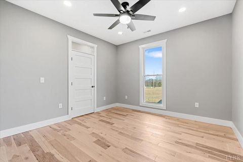 Tiny photo for 4615 Everett Road, Forest, VA 24551 (MLS # 363471)