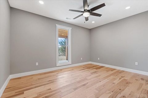 Tiny photo for 4615 Everett Road, Forest, VA 24551 (MLS # 363471)
